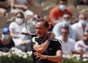 爱游戏-西班牙网球队绝杀世界网球队，梅德韦杰夫惊艳世界