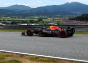 爱游戏官网-红牛二队翻盘雷诺车队，维斯塔潘惊艳四座