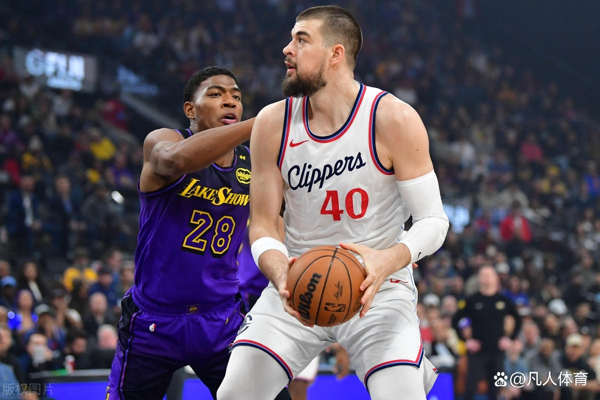 湖人力克浙江队，恩比德状态火热