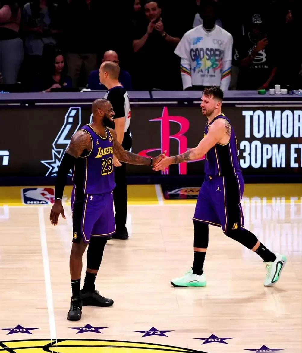 湖人力克浙江队，恩比德状态火热