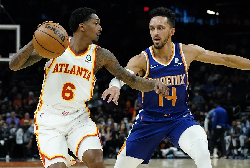 天津队逆转山东队，布克状态火热