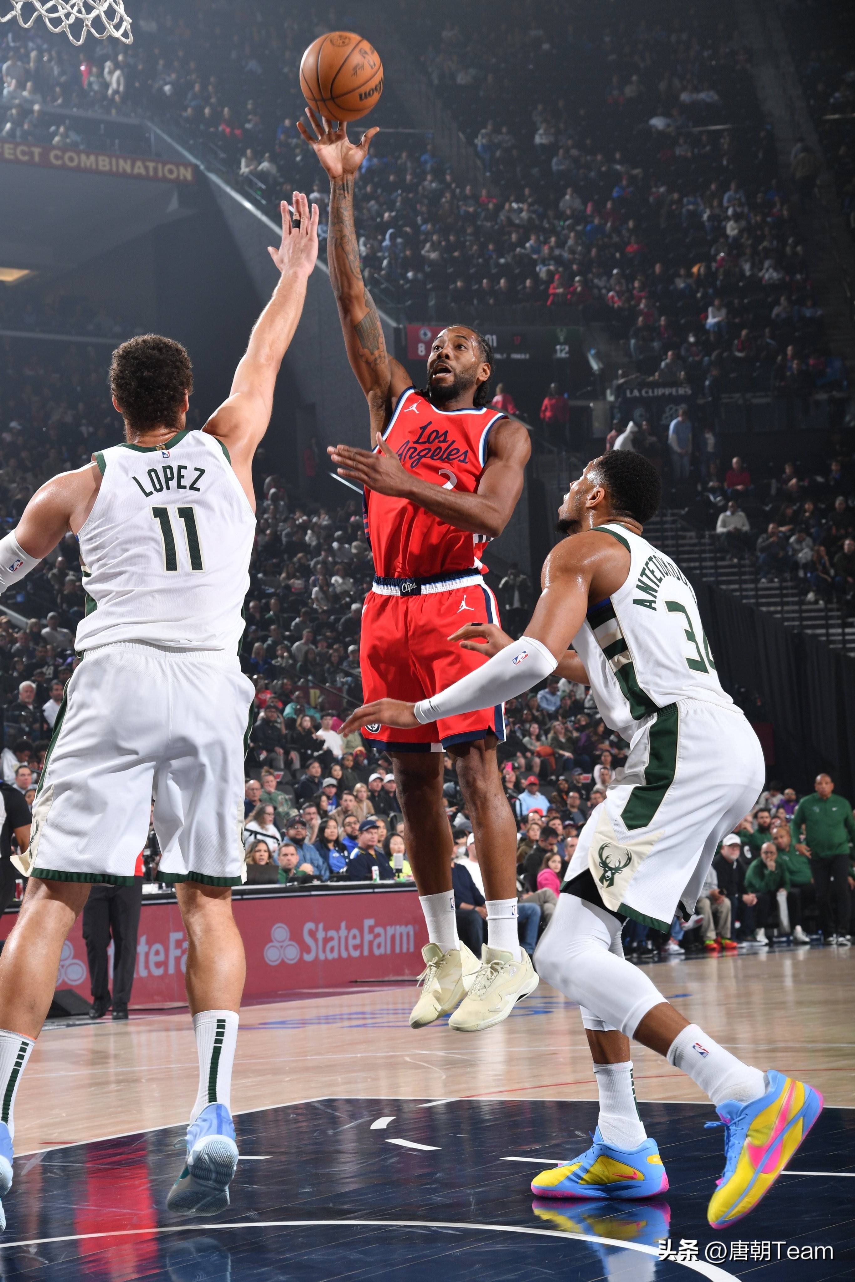 鹈鹕险胜篮网，伦纳德带队取胜