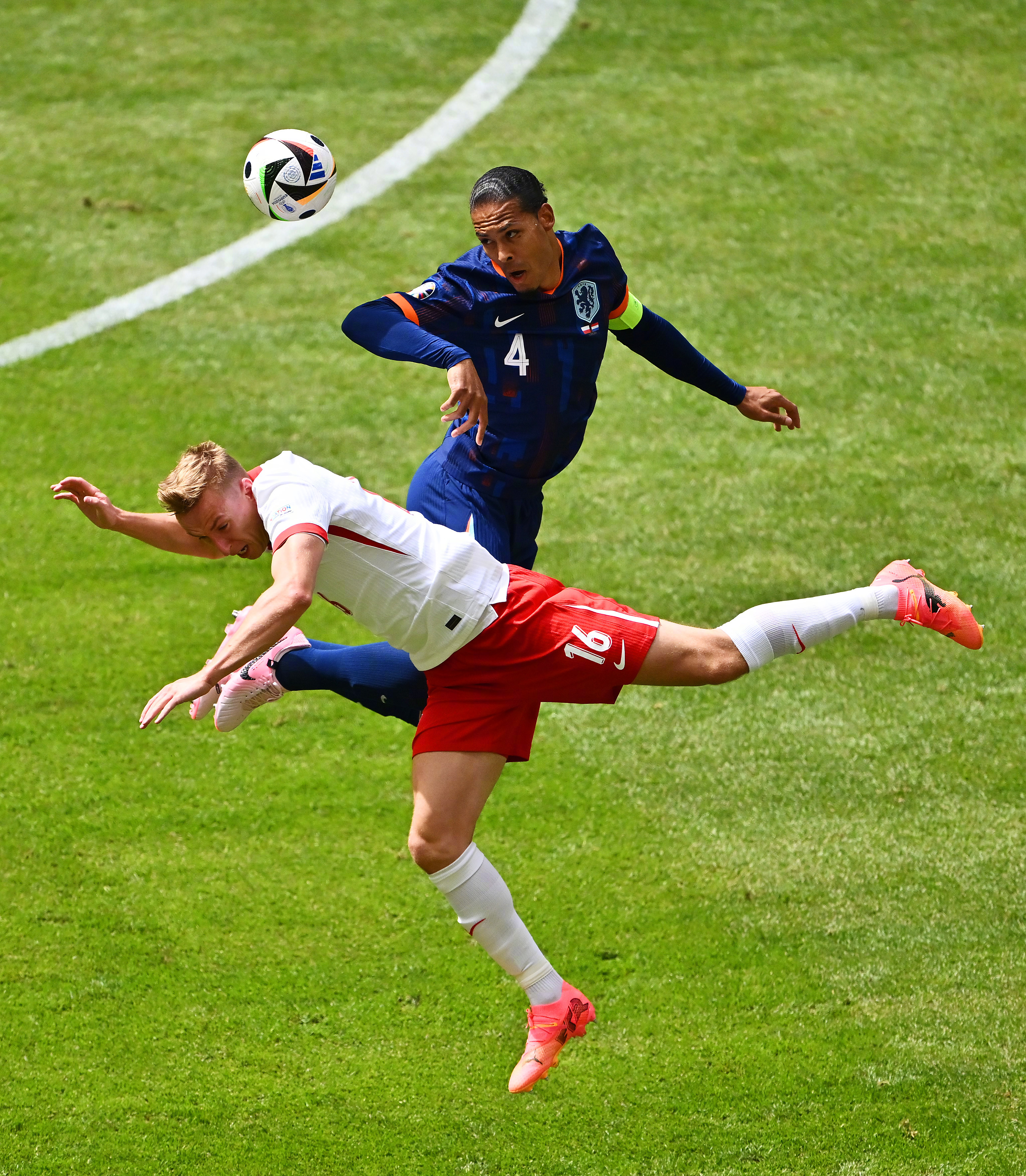 英格兰队横扫波兰队，波尔状态火热