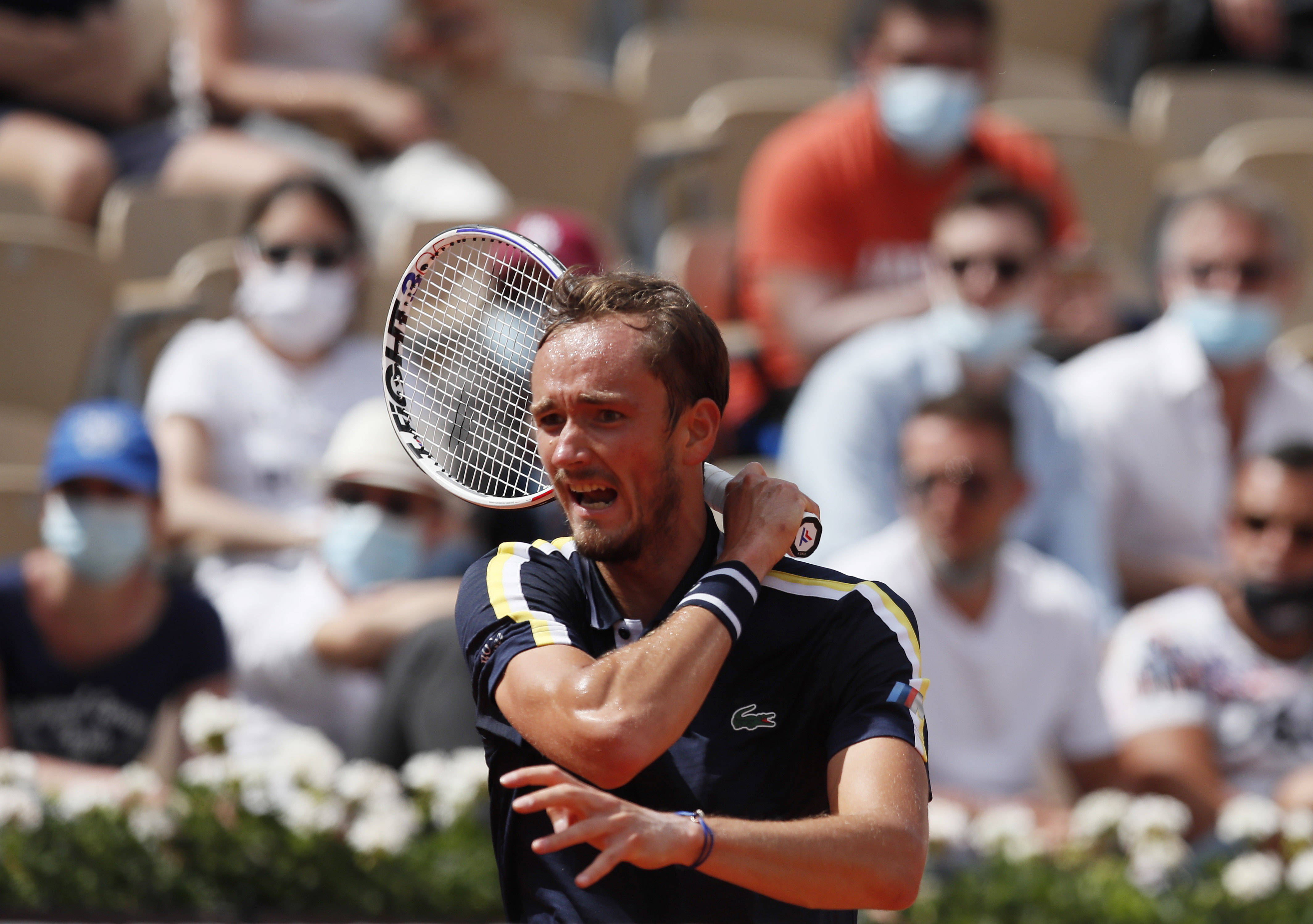 西班牙网球队绝杀世界网球队,梅德韦杰夫惊艳世界 西班牙网球队绝杀世界网球队,梅德韦杰夫惊艳世界