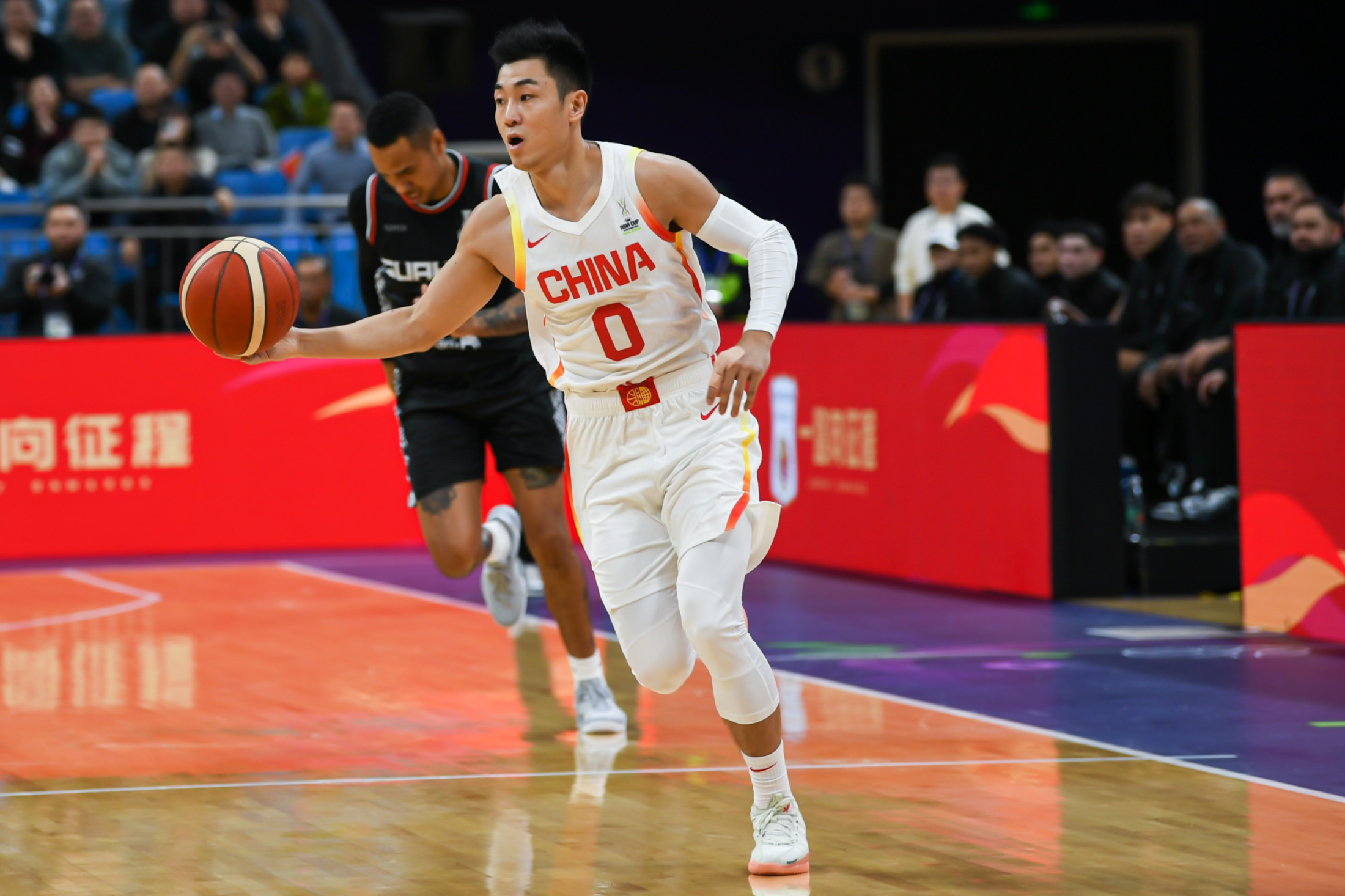 北京队完胜76人，高诗岩统治全场