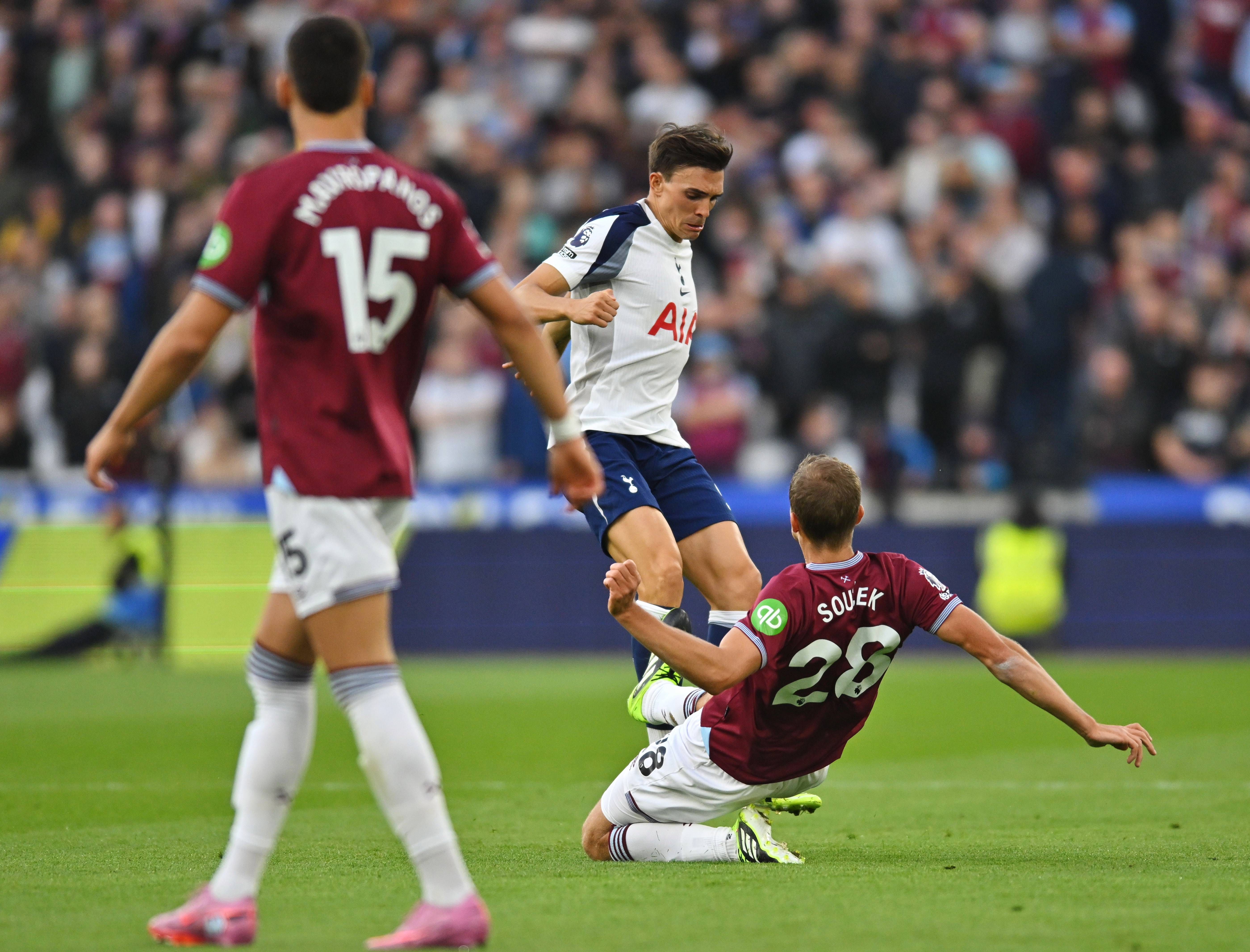 西汉姆联客场战平沃特福德,难分高下 西汉姆联客场战平沃特福德,难分高下