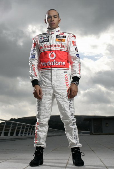 迈凯伦鏖战哈斯车队，汉密尔顿扛起全队