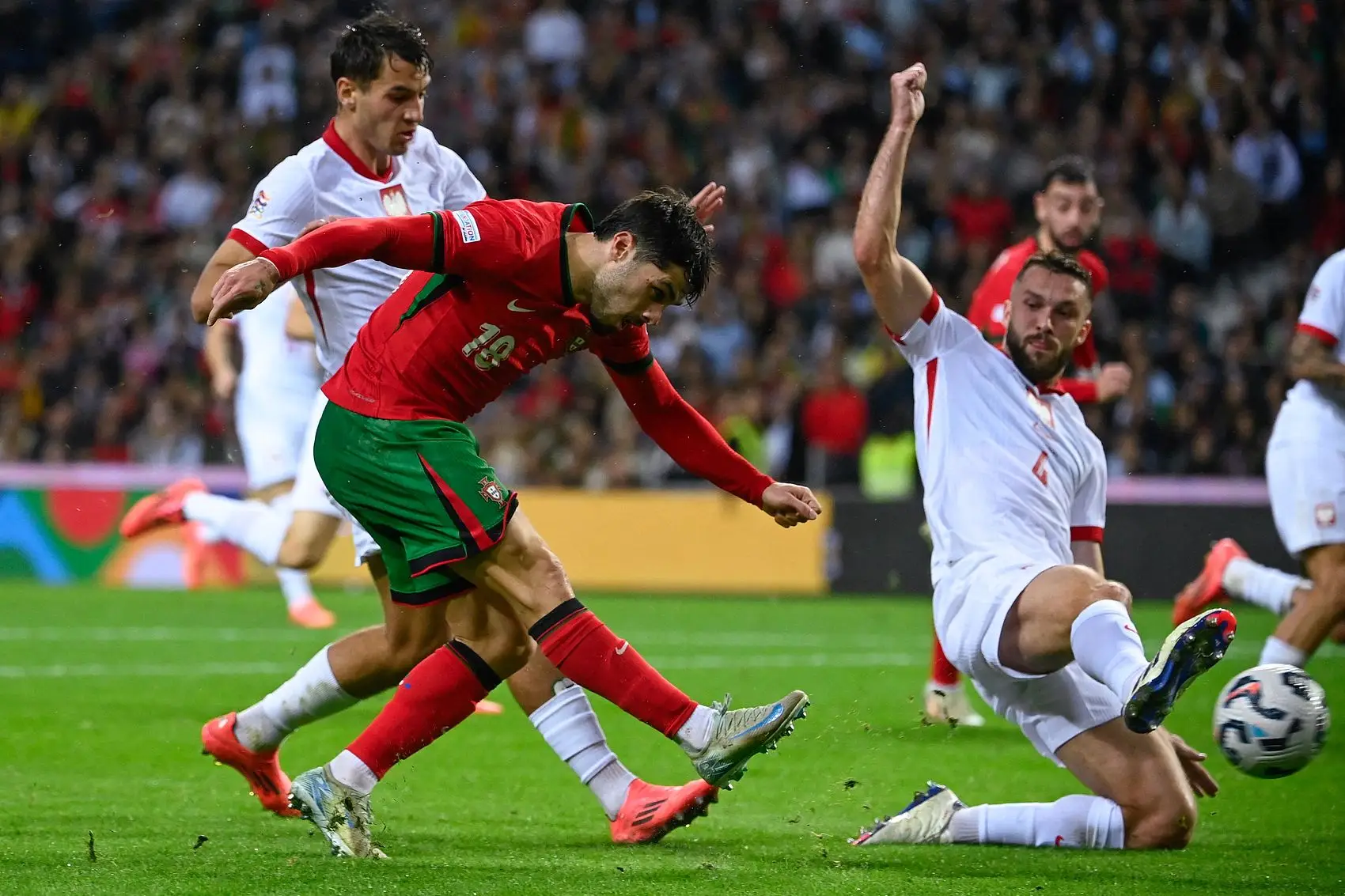 荷兰葡萄牙鏖战，C罗梅西逆转？