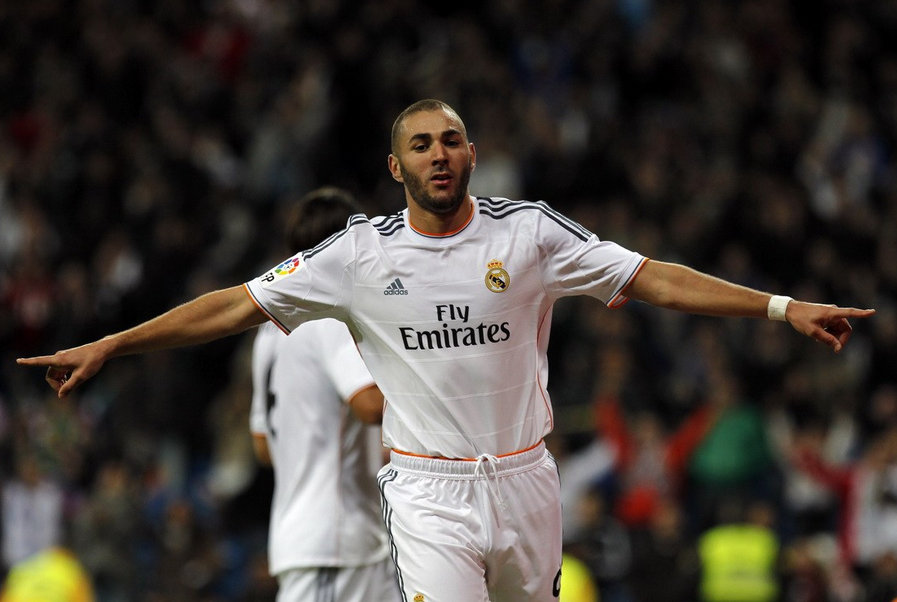 日本横扫AC米兰，德容三分雨点燃全场