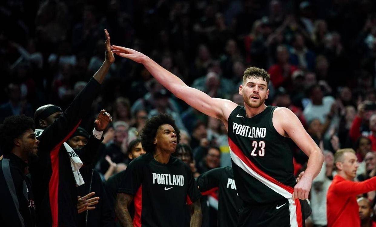 开拓者主场大胜活塞,保持不败于主场 开拓者主场大胜活塞,保持不败于主场