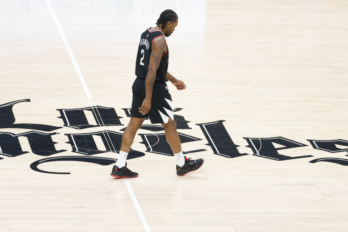 马刺翻盘波兰男篮，伦纳德爆发神勇