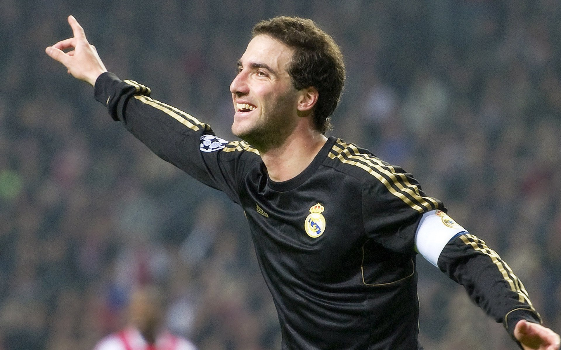 当足球的史诗在篮球场上演，厄德高跨界接管与埃及终结那不勒斯的隐喻